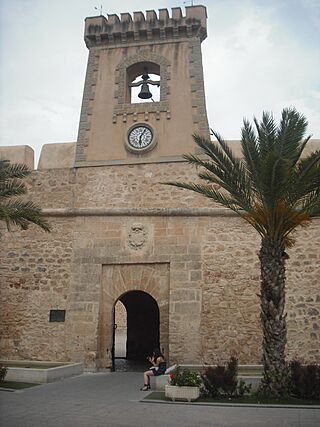 Santa Pola. Castillo. Puerta este 3.JPG