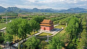 Archivo:Spirit Way Pass Through Emperor Pavilion in Thirteen Tombs of Ming Dynasty