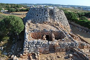Archivo:Talaiot oest de Cornia Nou (Menorca)