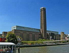 Tate Modern viewed from Thames Pleasure Boat - geograph.org.uk - 307445.jpg