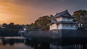 Archivo:Tatsumi-yagura, Tokyo Imperial Palace (52158185625)