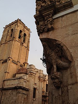 Archivo:Torre iglesia santas Justa y Rufina. Orihuela