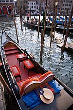 Archivo:Venice - Gondolas - 3871