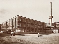 1911-1914 durch die Architekten Walter Gropius und Adolf Meyer erbautes Fagus-Werk in Alfeld Leine, Fotograf Edmund Lill, Provenienz Landesmuseum Oldenburg