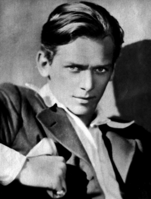 Archivo:1928 portrait of Douglas Fairbanks Jr