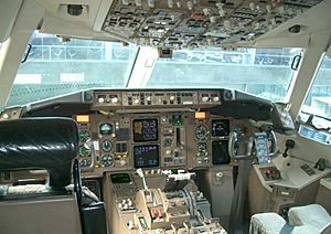 Archivo:AeroMexico Boeing 767-3Q8ER cockpit