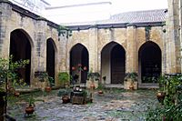 Archivo:Baeza - Catedral, claustro 01