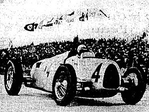 Archivo:Bernd Rosemeyer, au Nurburgring pour une victoire à l' l'Eifelrennen en 1936