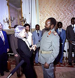 Archivo:Bundesarchiv Bild 183-1983-0303-423, Berlin, Margot Honecker, Samora Moises Machel