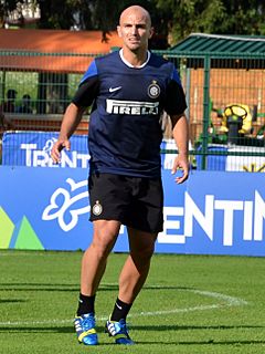 Cambiasso Inter 2013.jpg