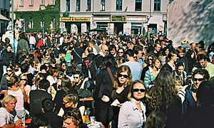 Archivo:Crowd at the MyFest in Berlin Kreuzberg