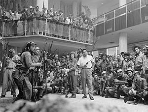 Archivo:Cuban rebel soldiers in the Habana Hilton foyer, January, 1959