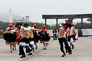Archivo:DESFILE MILITAR POR EL BICENTENARIO DEL PERÚ - 51347129764