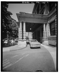Archivo:Detail of entrance,main elevation - Portland City Hall, 1220 Southwest Fifth Avenue, Portland, Multnomah County, OR HABS ORE,26-PORT,4-2