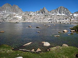 Archivo:Dusy Basin in Kings Canyon1