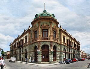 Archivo:El teatro Macedonio Alcalá Oaxaca Mexico
