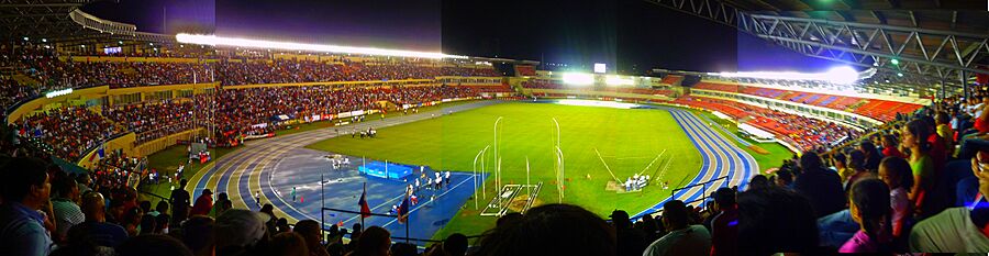 Archivo:Estadio Rommel Fernandez Noche3
