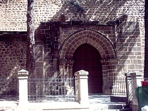 Archivo:Fachada del Corral de los Alcaldes en la Iglesia de San Esteban, Plasencia