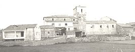 Fundación Joaquín Díaz - Vista del pueblo con la iglesia al fondo. - Mélida de Peñafiel (Valladolid).jpg