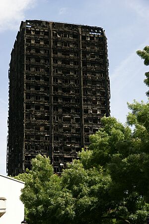 Archivo:Grenfell Tower remains