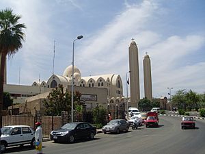 Archivo:Iglesia copta de Asuán, arcángel Miguel, Egipto, abril de 2009