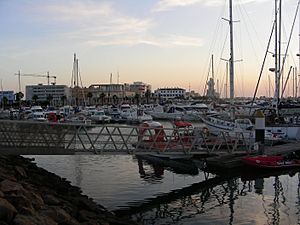 Archivo:Isla Cristina puerto deportivo