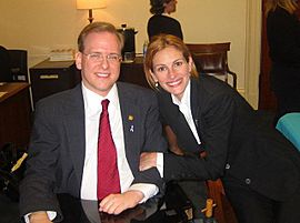 Archivo:Jim Langevin and Julia Roberts in May 2002