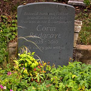 Archivo:Lápida de Corin Redgrave en el Cementerio de Highgate