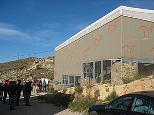 Archivo:Las Cerradicas dinosaur footprints site - Galve, Teruel, Spain
