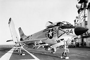 Archivo:McDonnell F3H-2 Demon of VX-4 on USS Midway (CVA-41) in 1957