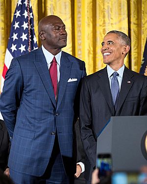 Archivo:Michael Jordan and Barack Obama at the White House