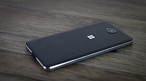 Archivo:Microsoft Lumia 650