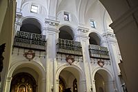 Archivo:Nave del Evangelio - Iglesia de Santa Cruz