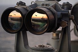 Archivo:Navy binoculars