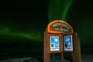 Archivo:Northern lights at the Arctic Circle