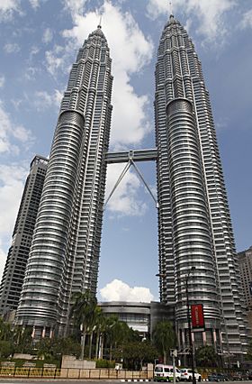 Petronas Twin Towers 2010 April.jpg