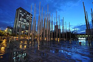 Archivo:Plaza de Cisneros Medellin Colombia