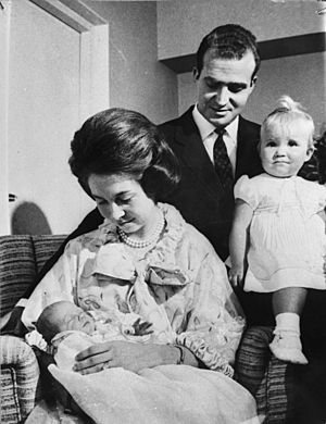 Archivo:Prinses Sophie en Prins Juan Carlos met hun beide kinderen, Bestanddeelnr 917-8749