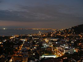 Archivo:Puerto vallarta at night