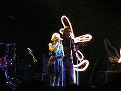 Archivo:Sia performing in 2008