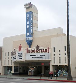 Archivo:Studio City Theater converted into Book Store