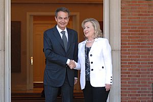 Archivo:USA Secretary of State Hillary Clinton with President Zapatero