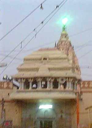 Archivo:Vithoba temple Pandharpur west gate
