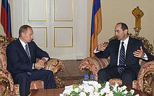 Archivo:Vladimir Putin in Armenia 14-15 September 2001-6