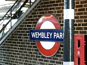 Archivo:Wembley Park platform3