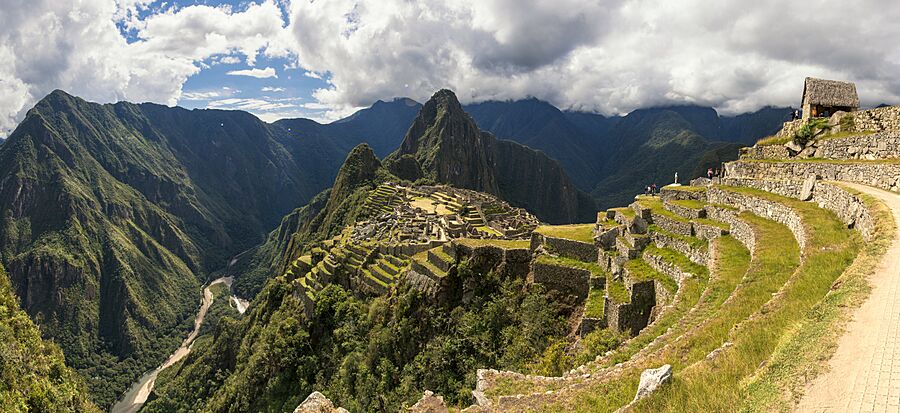 Archivo:1 pano machu picchu guard house river 2014