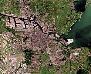 Archivo:Amsterdam Photo 2020 Copernicus Sentinel-2
