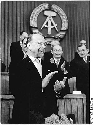 Archivo:Bundesarchiv Bild 183-76234-0019, Berlin, 14. Volkskammersitzung, Walter Ulbricht