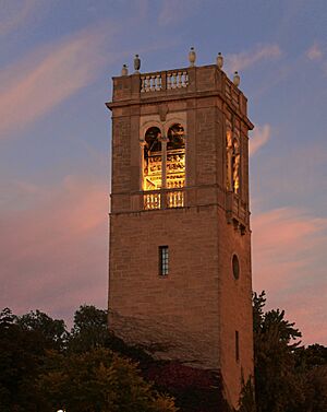 Archivo:Carillon Tower-University of Wisconsin-Madison 10-02-2012 360 (8051910688)