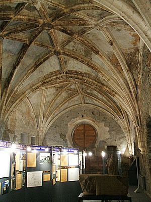 Archivo:Carracedo (Le) - Monasterio de Santa Maria 14
